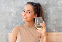 Lade das Bild in den Galerie-Viewer, 2020 Sauvignon Blanc GUT
