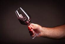 Lade das Bild in den Galerie-Viewer, 2020 Eine Gute Flasche Wein Rot halbtrocken
